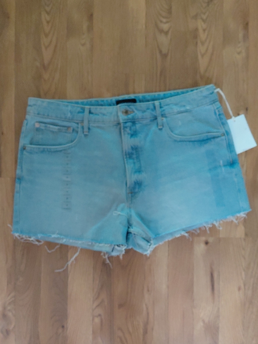 Free Assembly Light Blue Denim Distressed Women’s Shorts. Size 16. NWT